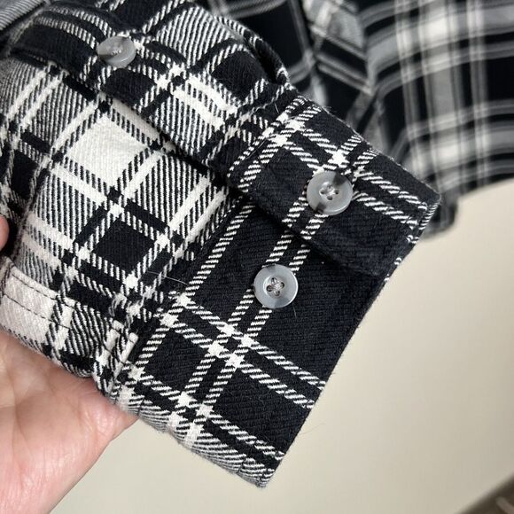 Duluth Trading Women's Extra Large B&W Plaid Flannel Button Up Cotton Blend - Picture 5 of 9